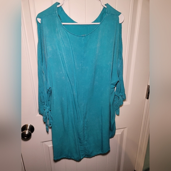 Umgee Slit sleeve blouse high low. Size XL - Picture 5 of 6